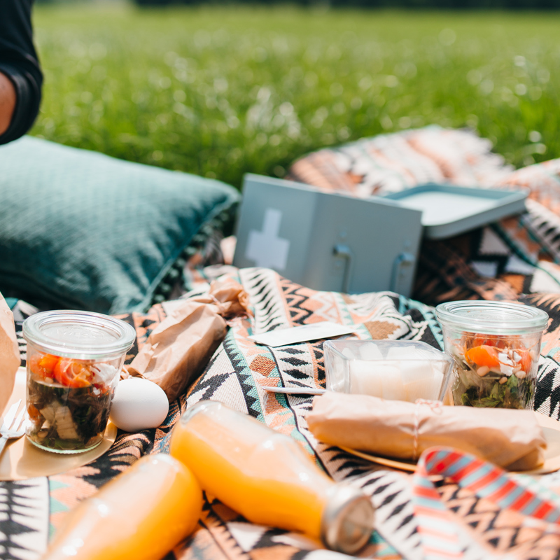 Picknickdeken met luxe lekkernijen